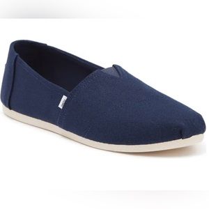 Tom’s women’s Belmont Navy Canvas slip on